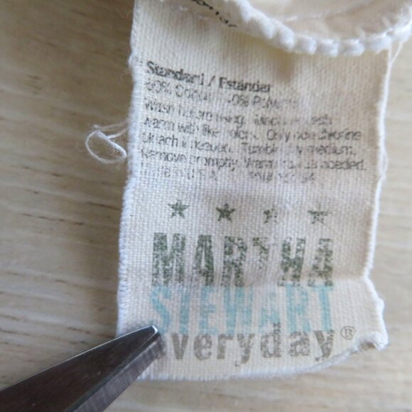 Vintage Martha Stewart Everyday Standard Pillowcases Pair of 2 Eyelet Scalloped - Picture 9 of 13